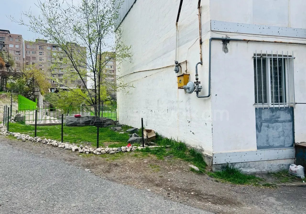 3 Սենյականոց Բնակարան Քարե Շենքում, 61քմ, 1/4 հարկ, Կապիտալ Վերանորոգված