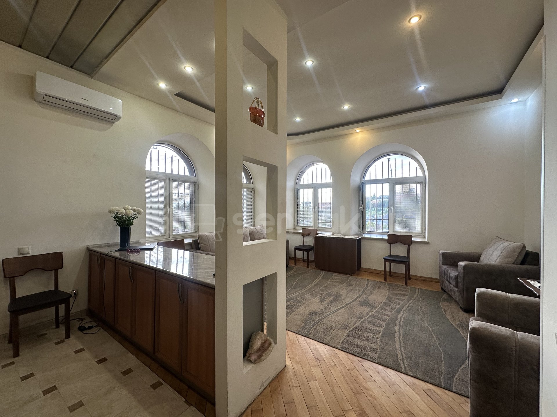 2 Սենյականոց Բնակարան Քարե Շենքում, 52քմ, 1/5 հարկ, Կապիտալ Վերանորոգված, Կահավորված, Արևկող