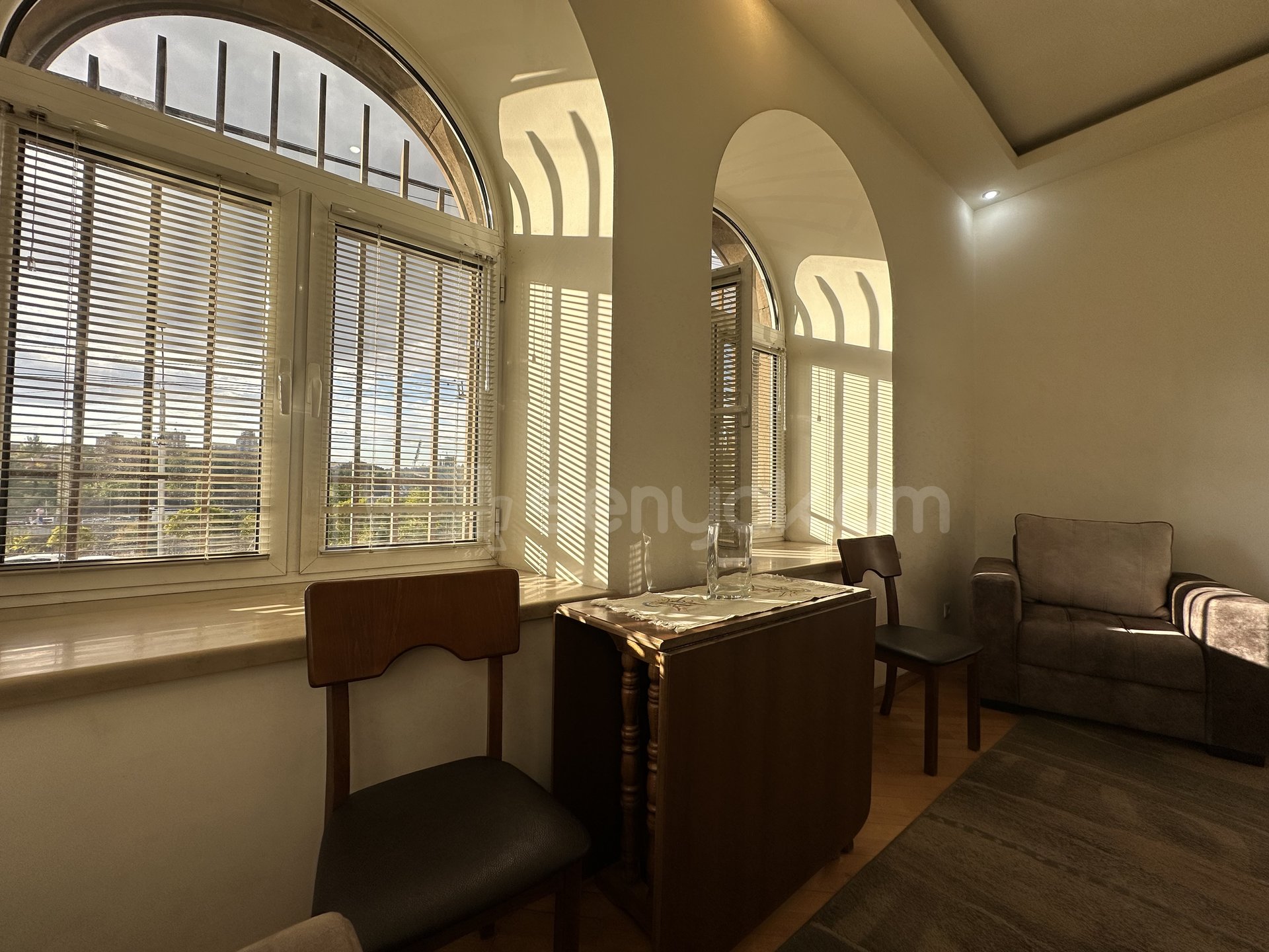 2 Սենյականոց Բնակարան Քարե Շենքում, 52քմ, 1/5 հարկ, Կապիտալ Վերանորոգված, Կահավորված, Արևկող