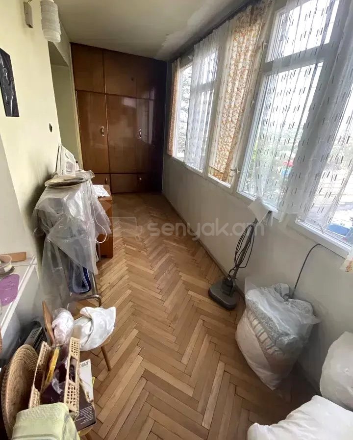 2 Սենյականոց Բնակարան Քարե Շենքում, 57քմ, 2/5 հարկ, Նորմալ Վիճակում