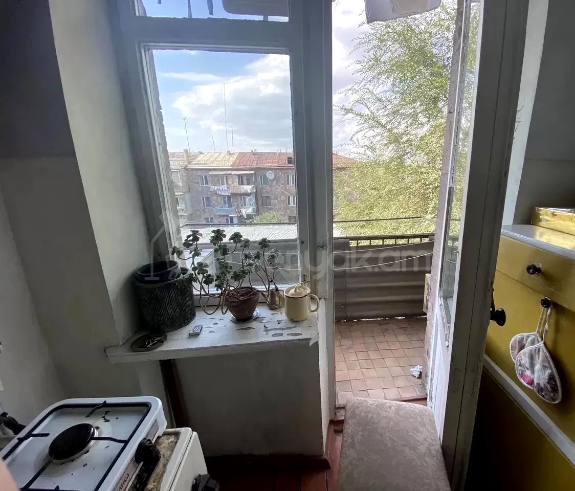 2 Սենյականոց Բնակարան Քարե Շենքում, 57քմ, 2/5 հարկ, Նորմալ Վիճակում