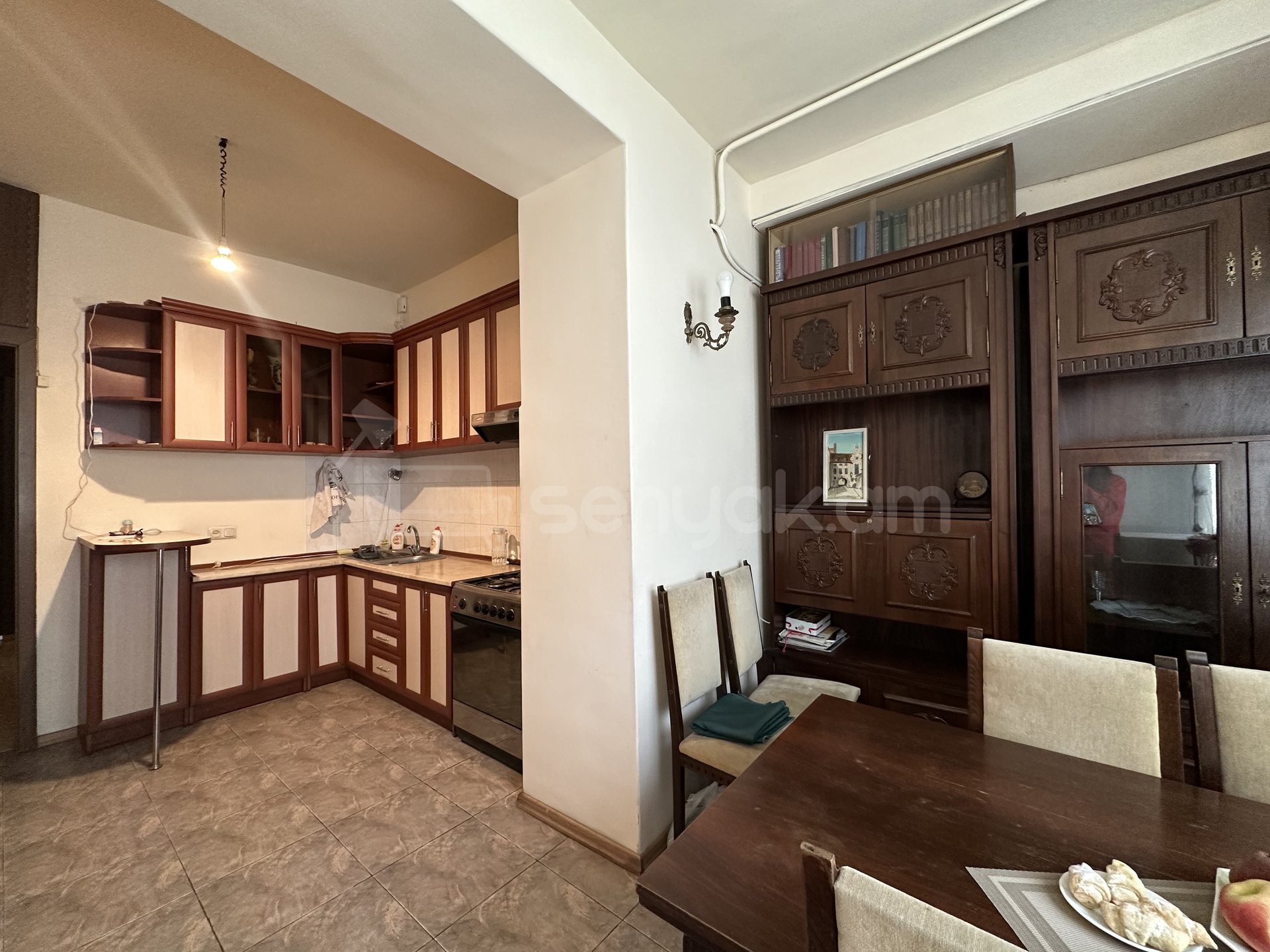 3 Սենյականոց Բնակարան Քարե Շենքում, 73քմ, 5/5 հարկ, Կապիտալ Վերանորոգված, Կահավորված, Արևկող