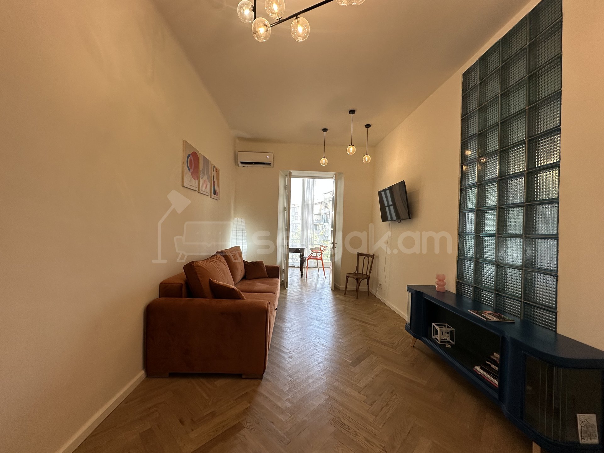 2 Սենյականոց Բնակարան Քարե Շենքում, 53քմ, 3/5 հարկ, Դիզայներական Վերանորոգված