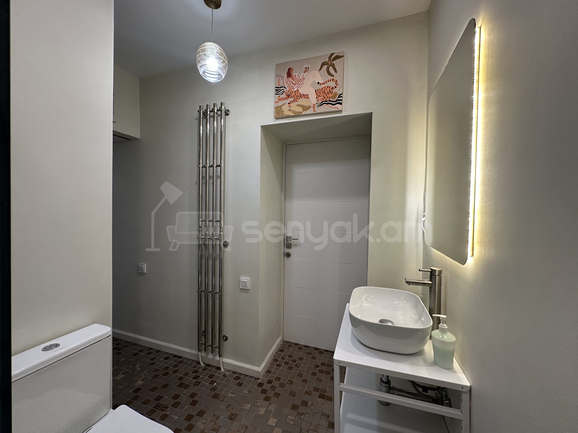 2 Սենյականոց Բնակարան Քարե Շենքում, 53քմ, 3/5 հարկ, Դիզայներական Վերանորոգված