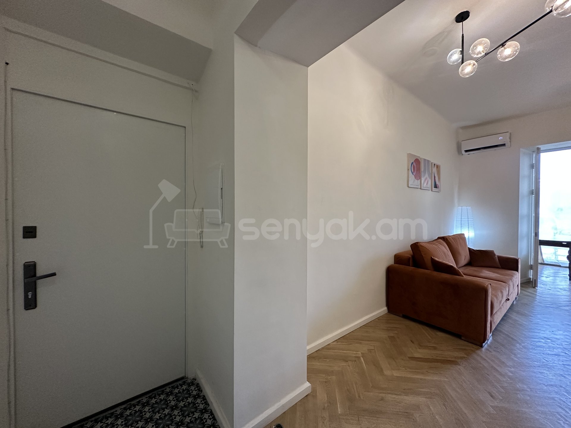 2 Սենյականոց Բնակարան Քարե Շենքում, 53քմ, 3/5 հարկ, Դիզայներական Վերանորոգված