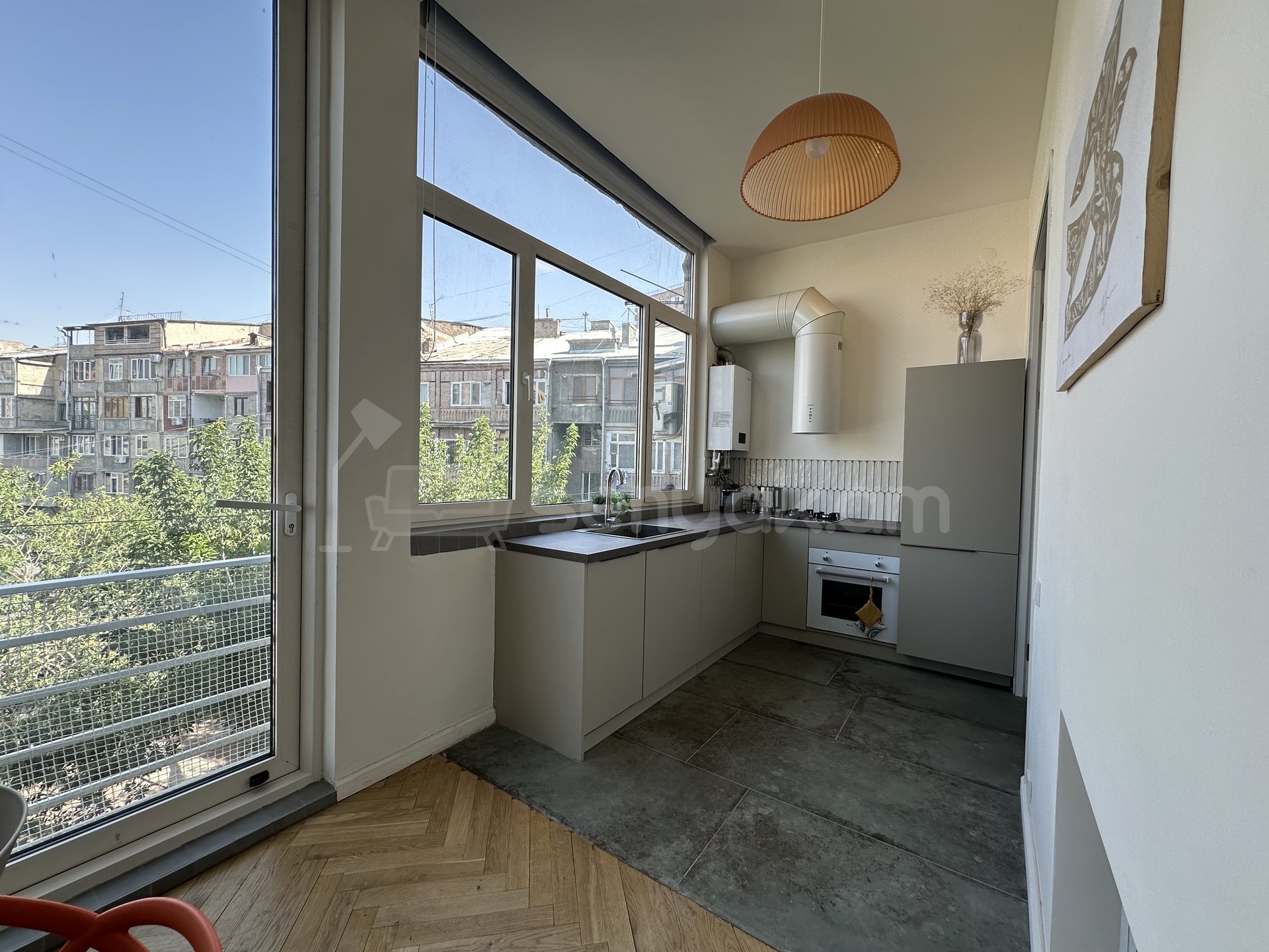 2 Սենյականոց Բնակարան Քարե Շենքում, 53քմ, 3/5 հարկ, Դիզայներական Վերանորոգված