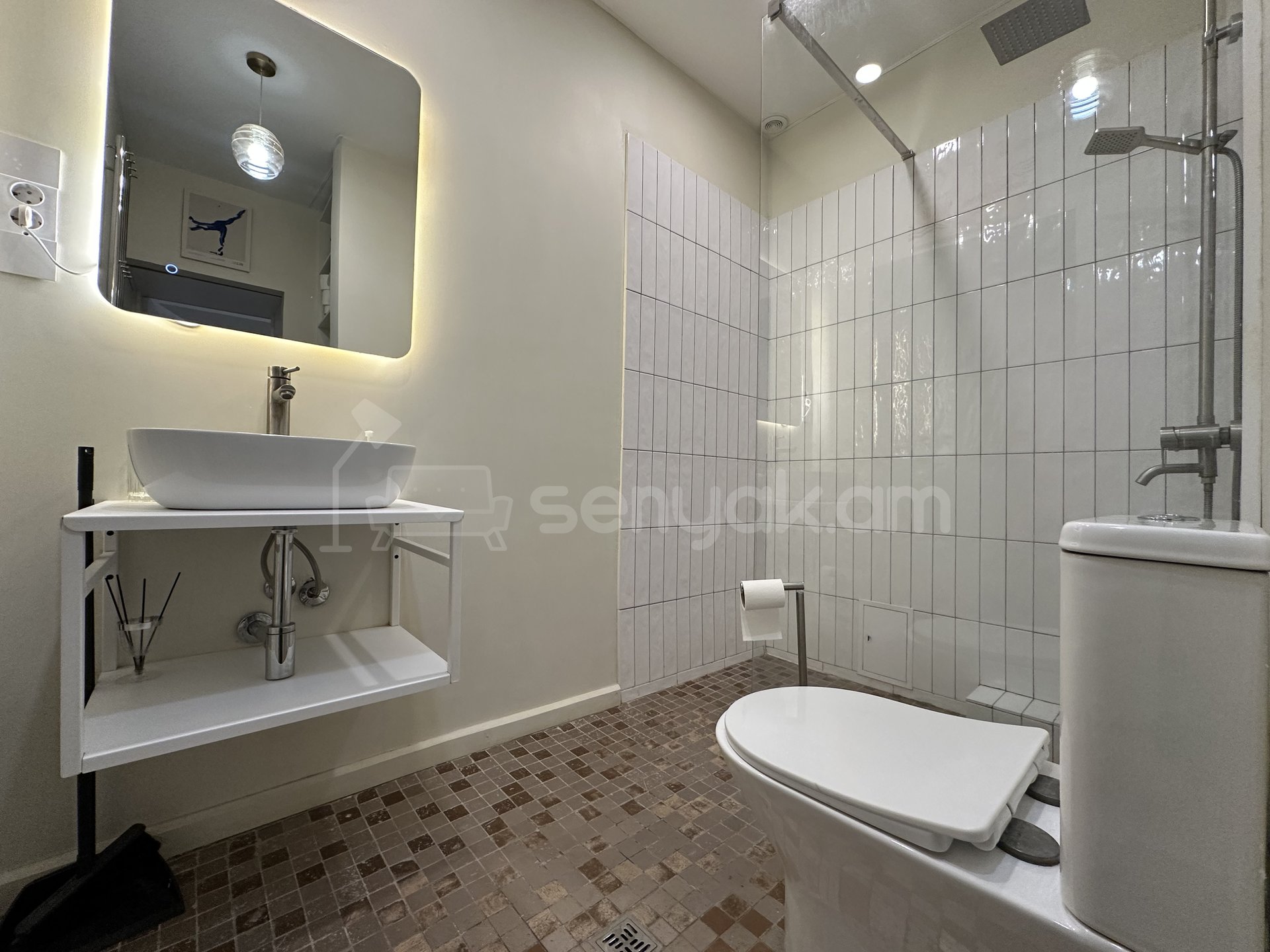 2 Սենյականոց Բնակարան Քարե Շենքում, 53քմ, 3/5 հարկ, Դիզայներական Վերանորոգված