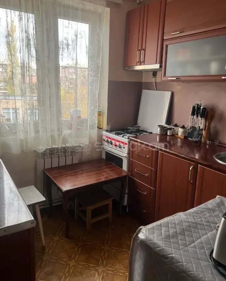 2 Սենյականոց Բնակարան Քարե Շենքում, 39քմ, 5/5 հարկ, Կոսմետիկ Վերանորոգված