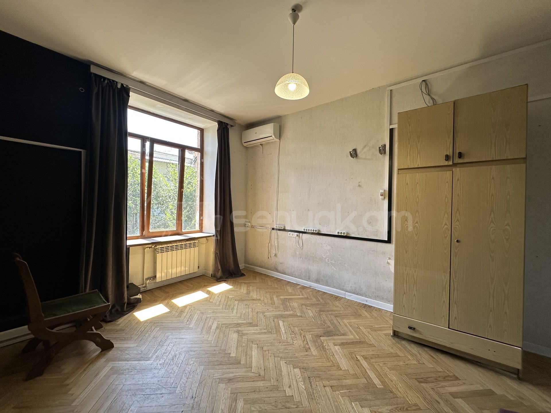 4 Սենյականոց Բնակարան Քարե Շենքում, 120քմ, 3/4 հարկ, Կոսմետիկ Վերանորոգված