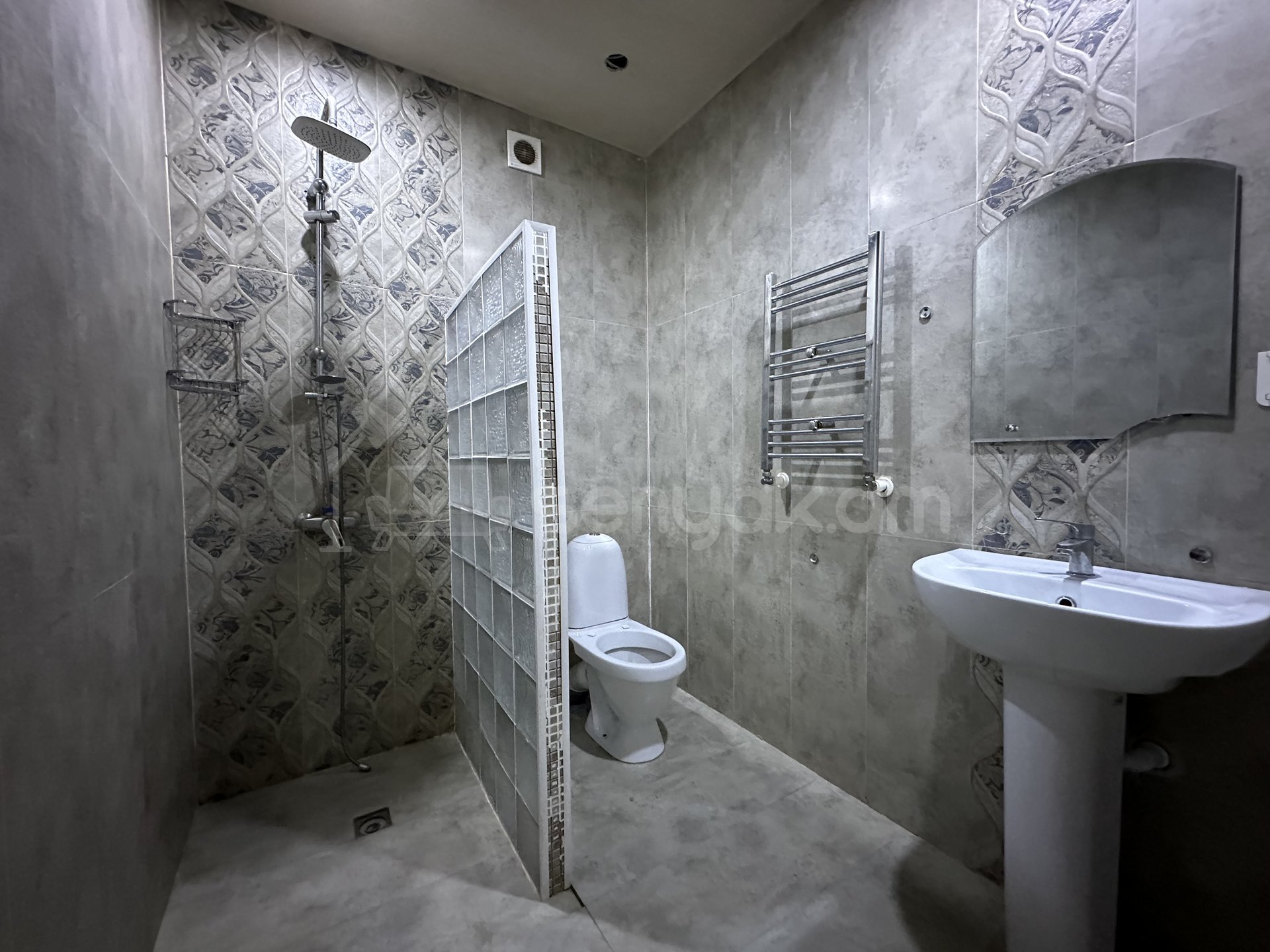 4 Սենյականոց Բնակարան Քարե Շենքում, 120քմ, 3/4 հարկ, Կոսմետիկ Վերանորոգված