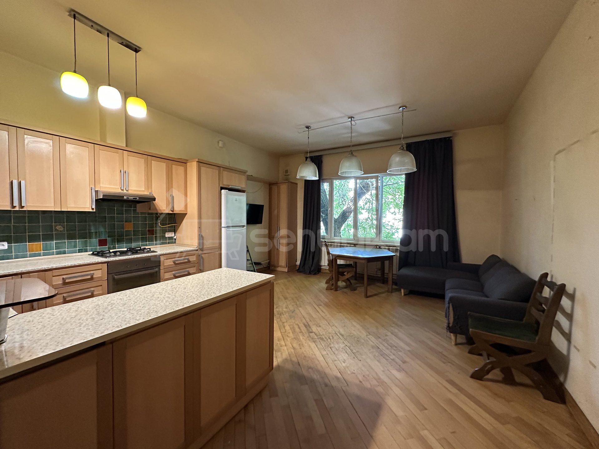 4 Սենյականոց Բնակարան Քարե Շենքում, 120քմ, 3/4 հարկ, Կոսմետիկ Վերանորոգված