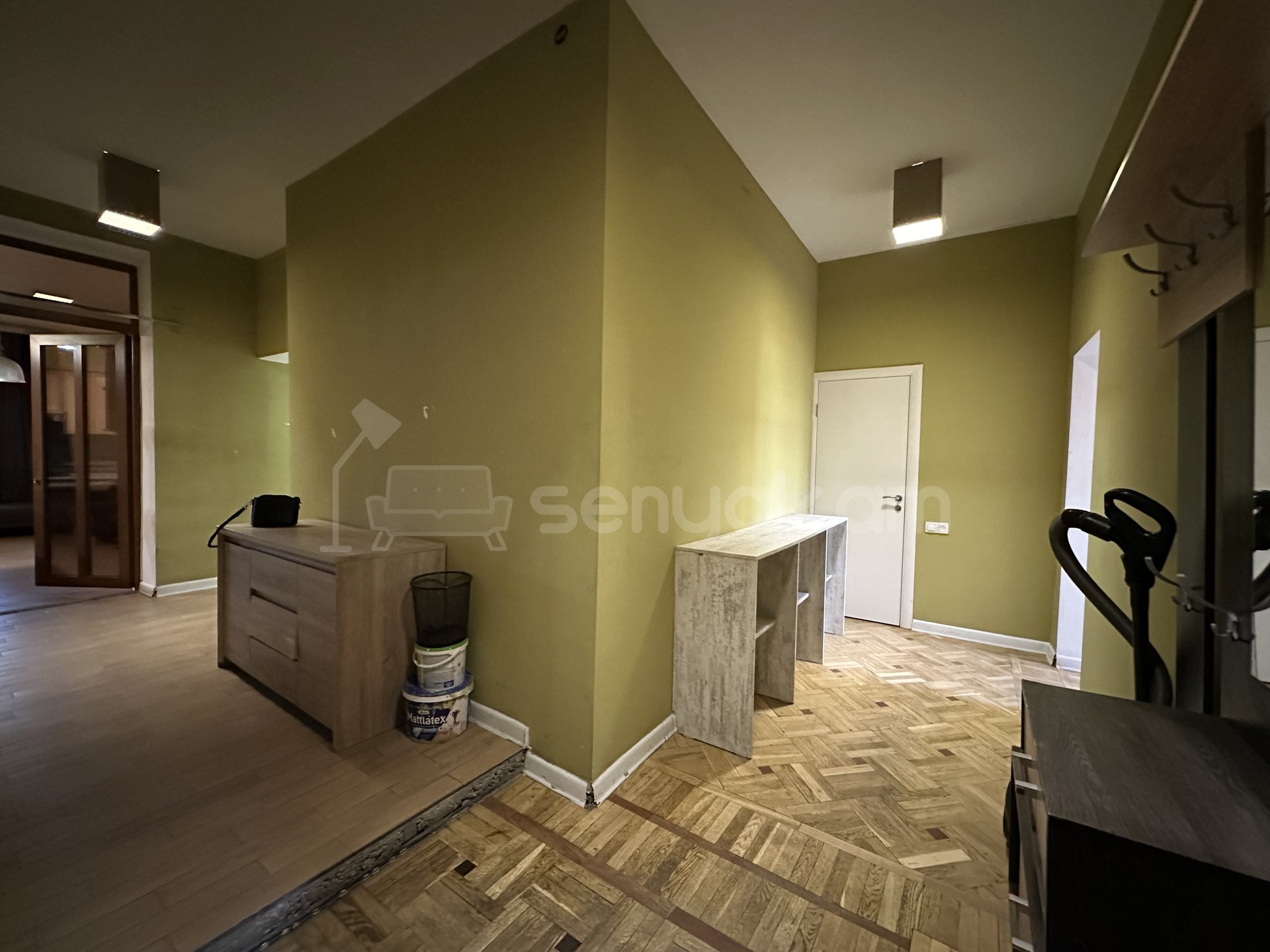 4 Սենյականոց Բնակարան Քարե Շենքում, 120քմ, 3/4 հարկ, Կոսմետիկ Վերանորոգված