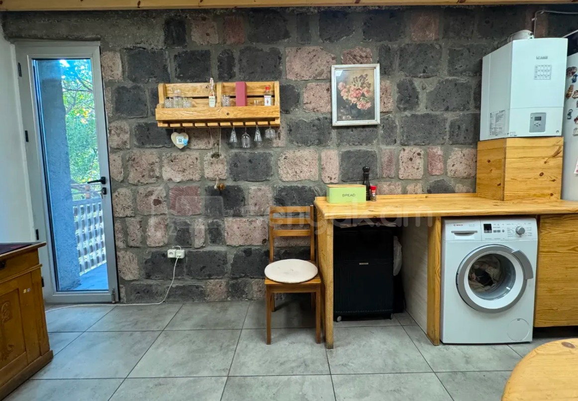 2 Սենյականոց Բնակարան Քարե Շենքում, 60քմ, 3/6 հարկ, Դիզայներական Վերանորոգված