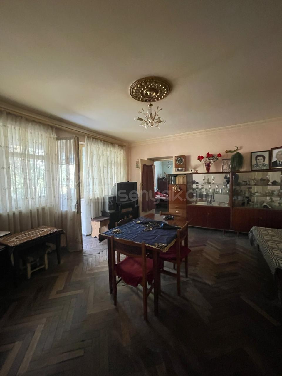 2 Սենյականոց Բնակարան Քարե Շենքում, 71քմ, 2/5 հարկ, Նորմալ Վիճակում