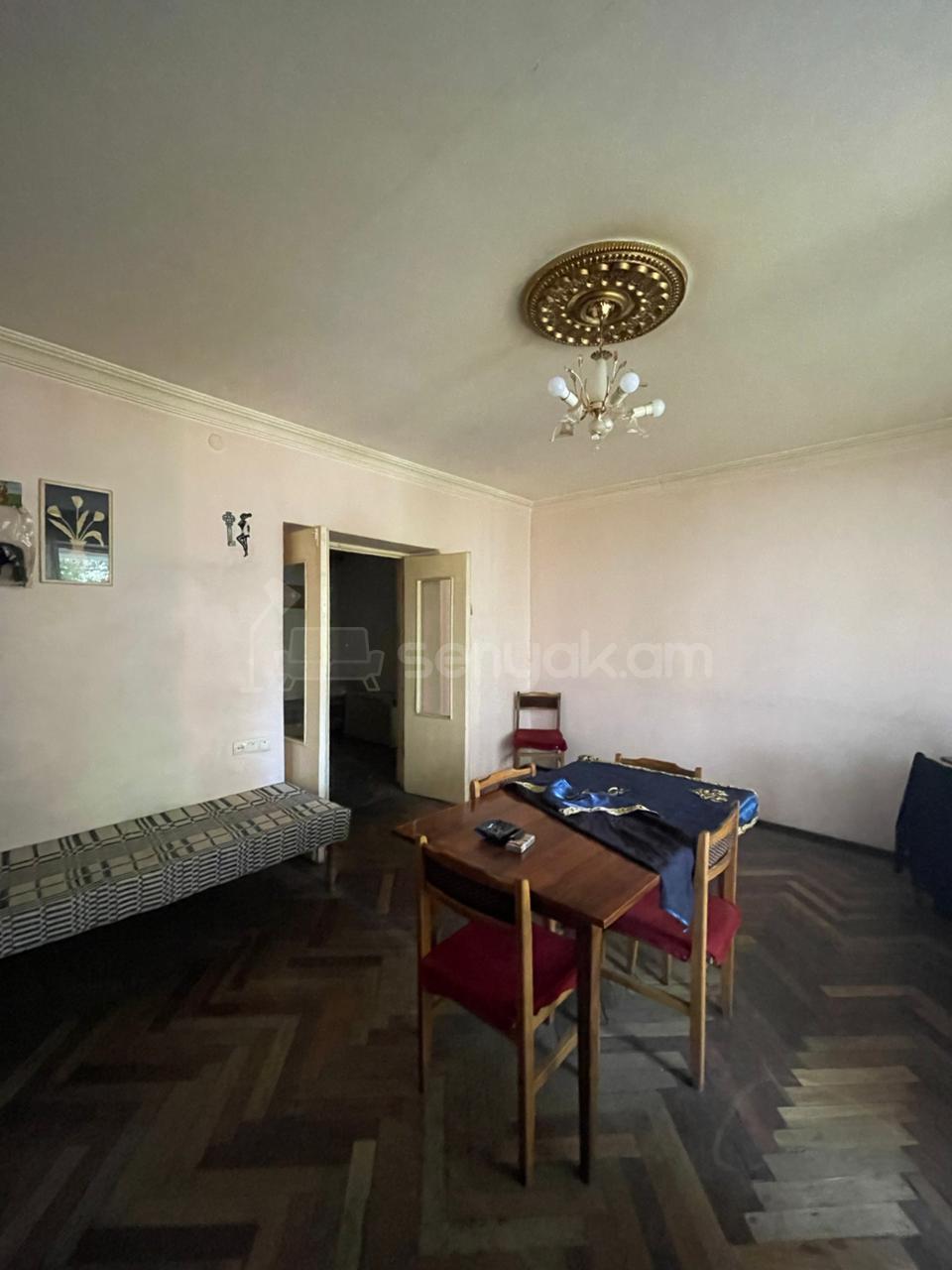 2 Սենյականոց Բնակարան Քարե Շենքում, 71քմ, 2/5 հարկ, Նորմալ Վիճակում