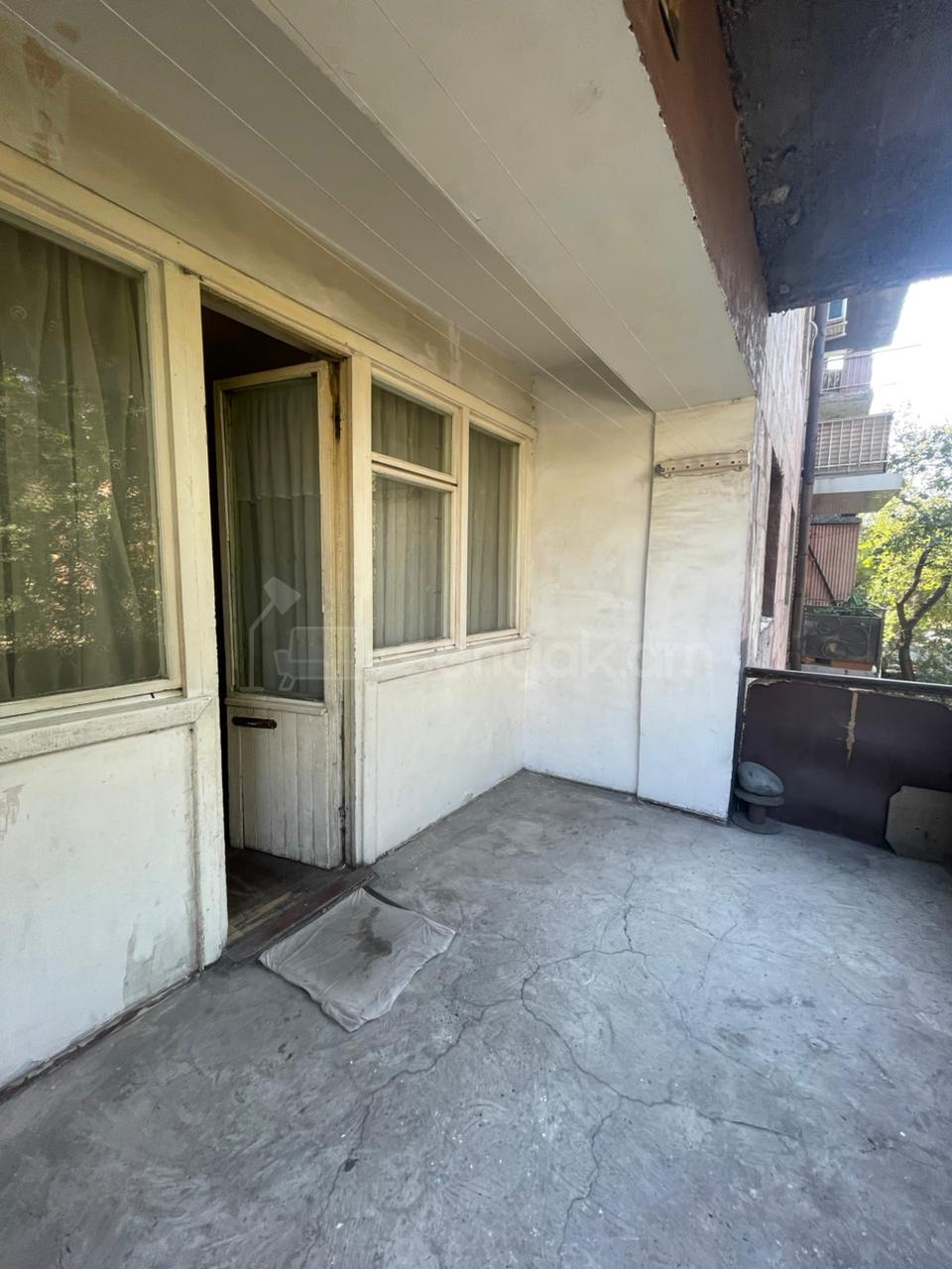 2 Սենյականոց Բնակարան Քարե Շենքում, 71քմ, 2/5 հարկ, Նորմալ Վիճակում