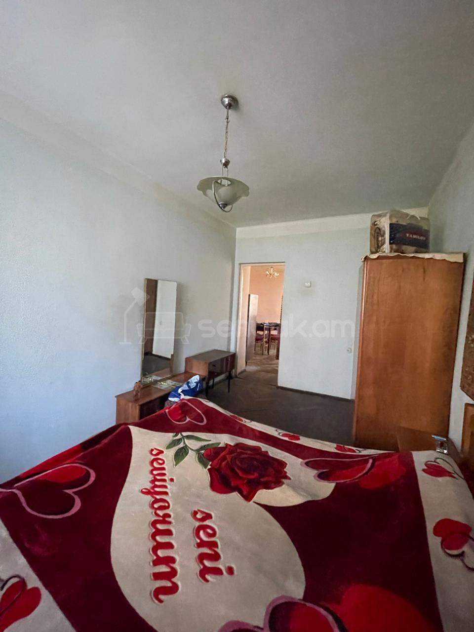 2 Սենյականոց Բնակարան Քարե Շենքում, 71քմ, 2/5 հարկ, Նորմալ Վիճակում