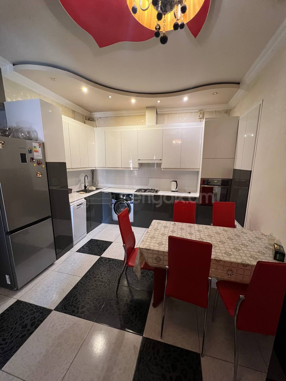 5 Սենյականոց Բնակարան, 150քմ, 1/5 հարկ, Դիզայներական Վերանորոգված