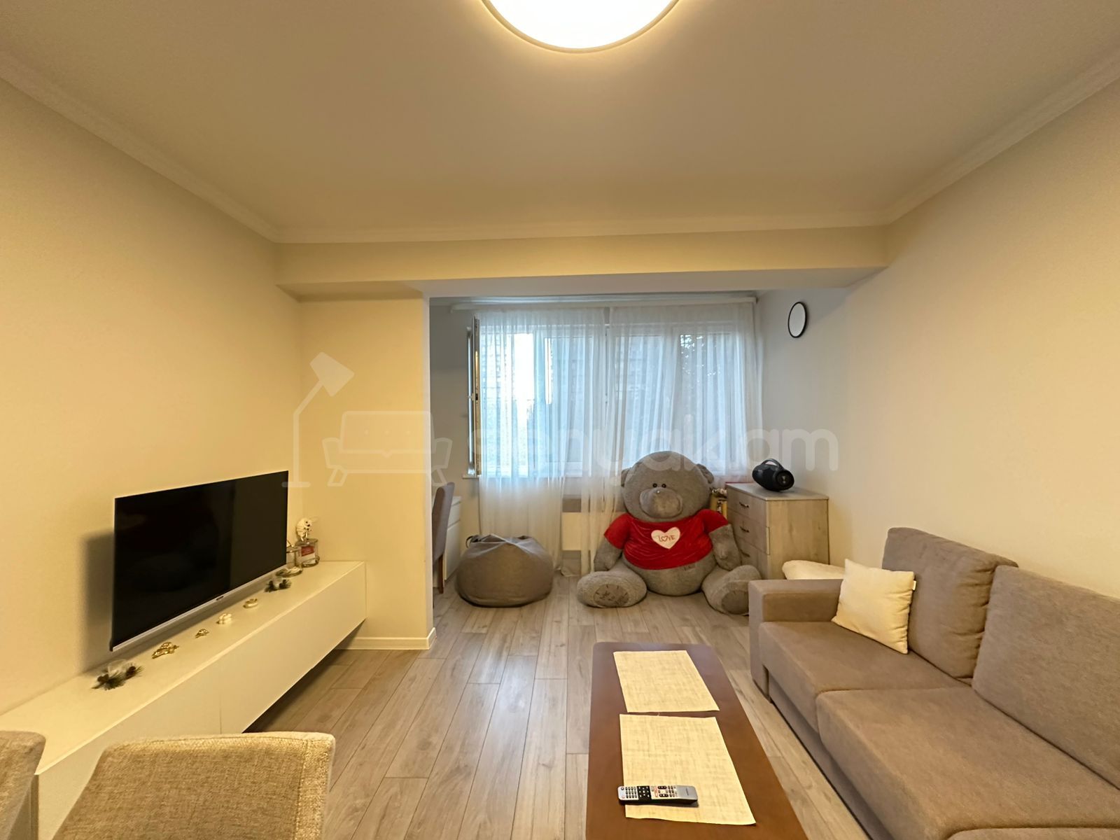 1 Սենյականոց Բնակարան Քարե Շենքում, 50քմ, 3/5 հարկ, Դիզայներական Վերանորոգված