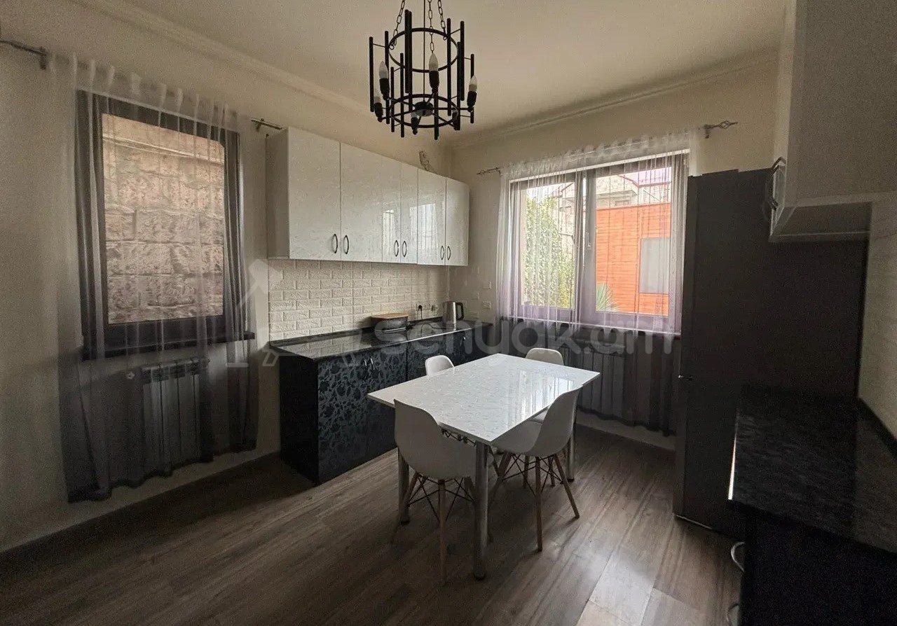 4 Սենյականոց Սեփական Տուն, 98քմ, Կապիտալ Վերանորոգված