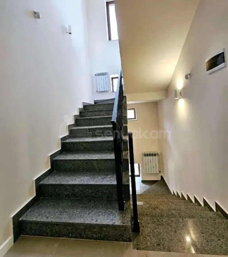 6 Սենյականոց Սեփական Տուն, 441քմ, Կապիտալ Վերանորոգված