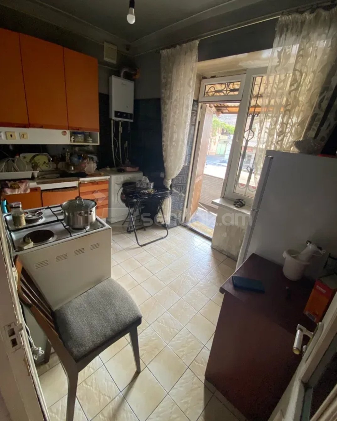 3 Սենյականոց Բնակարան Քարե Շենքում, 60քմ, 1/5 հարկ, Կոսմետիկ Վերանորոգված