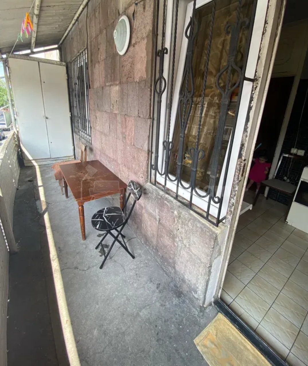 3 Սենյականոց Բնակարան Քարե Շենքում, 60քմ, 1/5 հարկ, Կոսմետիկ Վերանորոգված