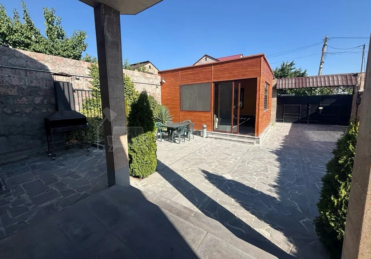 4 Սենյականոց Սեփական Տուն, 98քմ, Կապիտալ Վերանորոգված