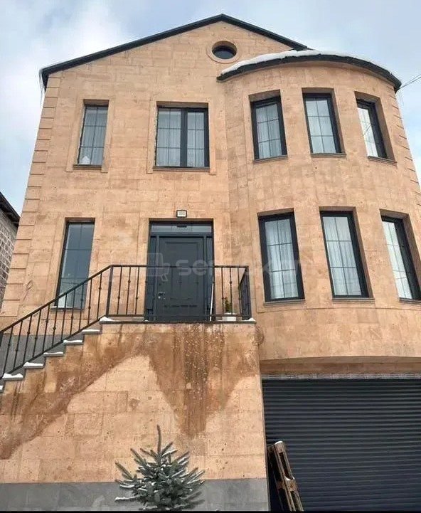 5 Սենյականոց Սեփական Տուն, 260քմ, Կապիտալ Վերանորոգված