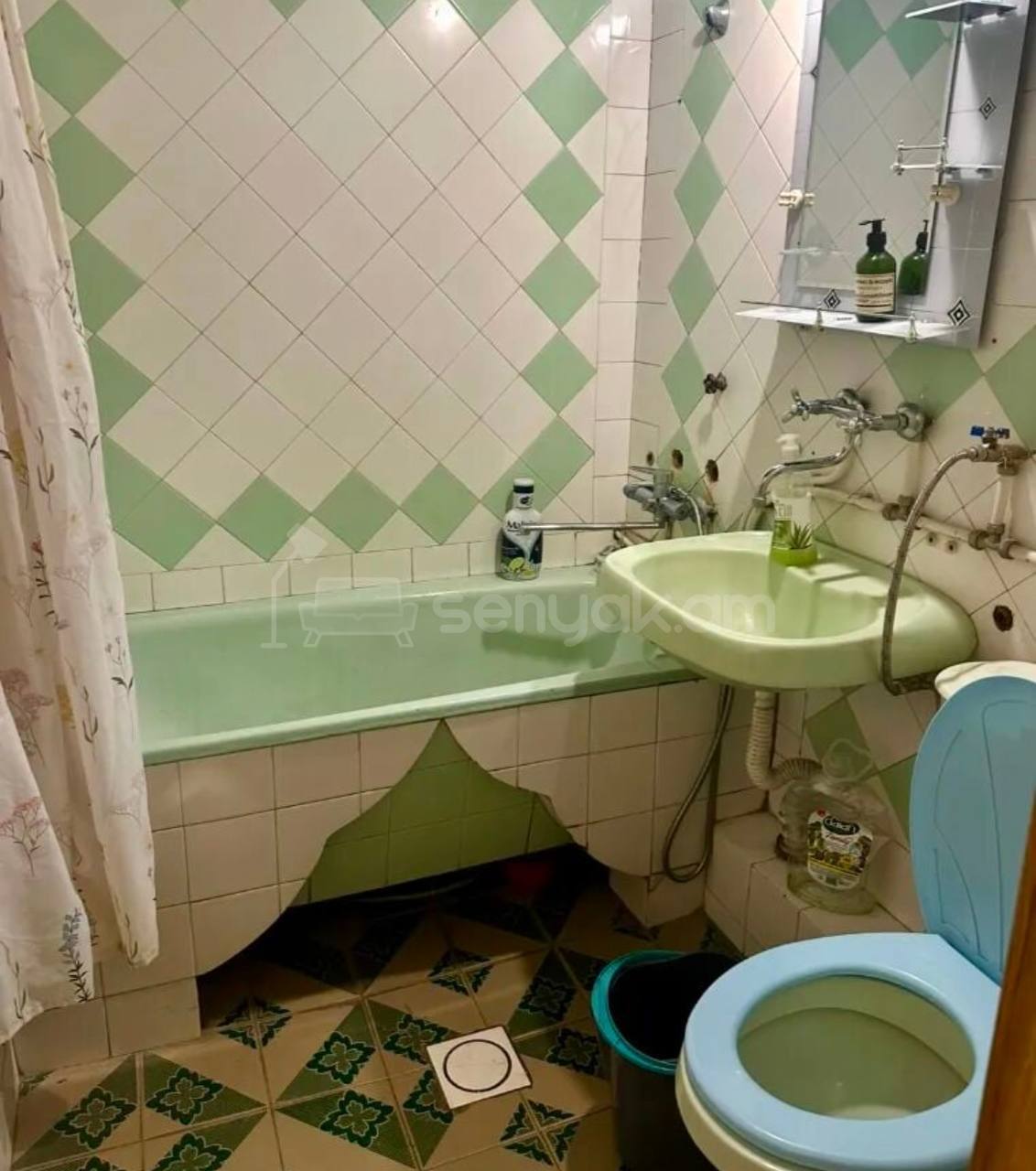 2 Սենյականոց Բնակարան Քարե Շենքում, 48քմ, 2/5 հարկ, Նորմալ Վիճակում, Կահավորված