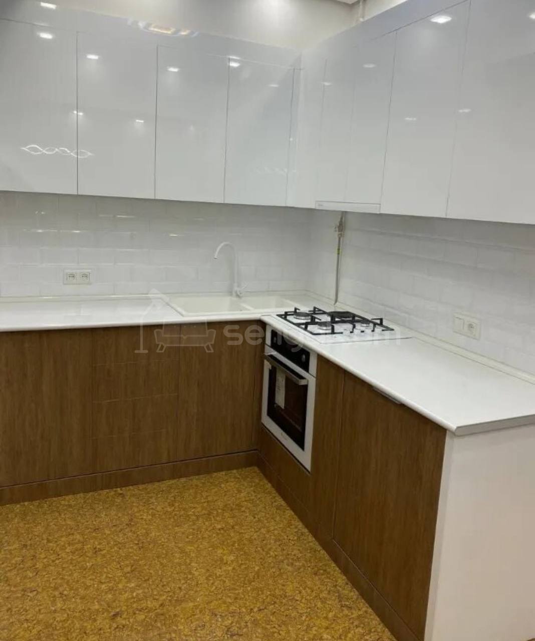 2 Սենյականոց Բնակարան Քարե Շենքում, 50քմ, 9/10 հարկ, Կապիտալ Վերանորոգված, Կահավորված, Արևկող