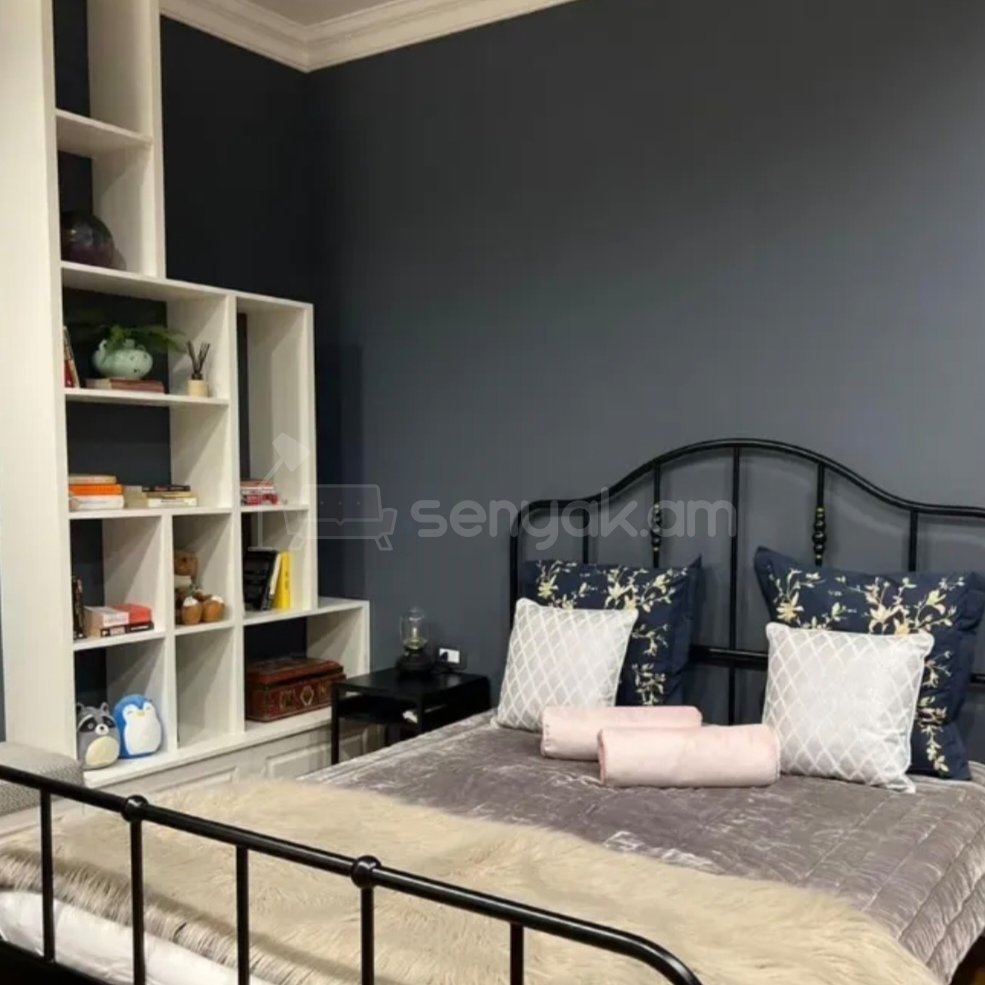 2 Սենյականոց Բնակարան Քարե Շենքում, 60քմ, 4/5 հարկ, Կապիտալ Վերանորոգված