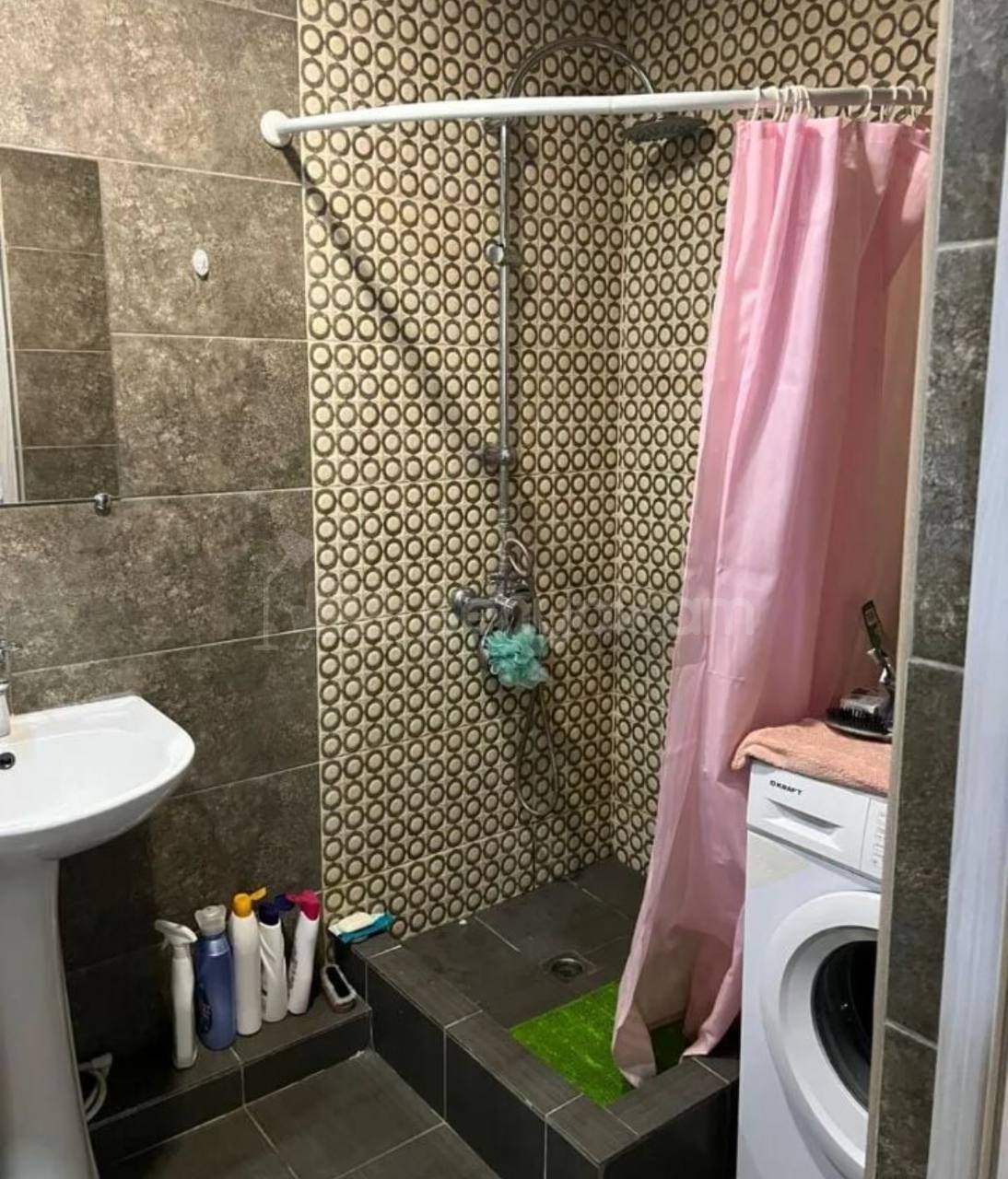 2 Սենյականոց Բնակարան Քարե Շենքում, 44քմ, 5/5 հարկ, Նորմալ Վիճակում, Կահավորված