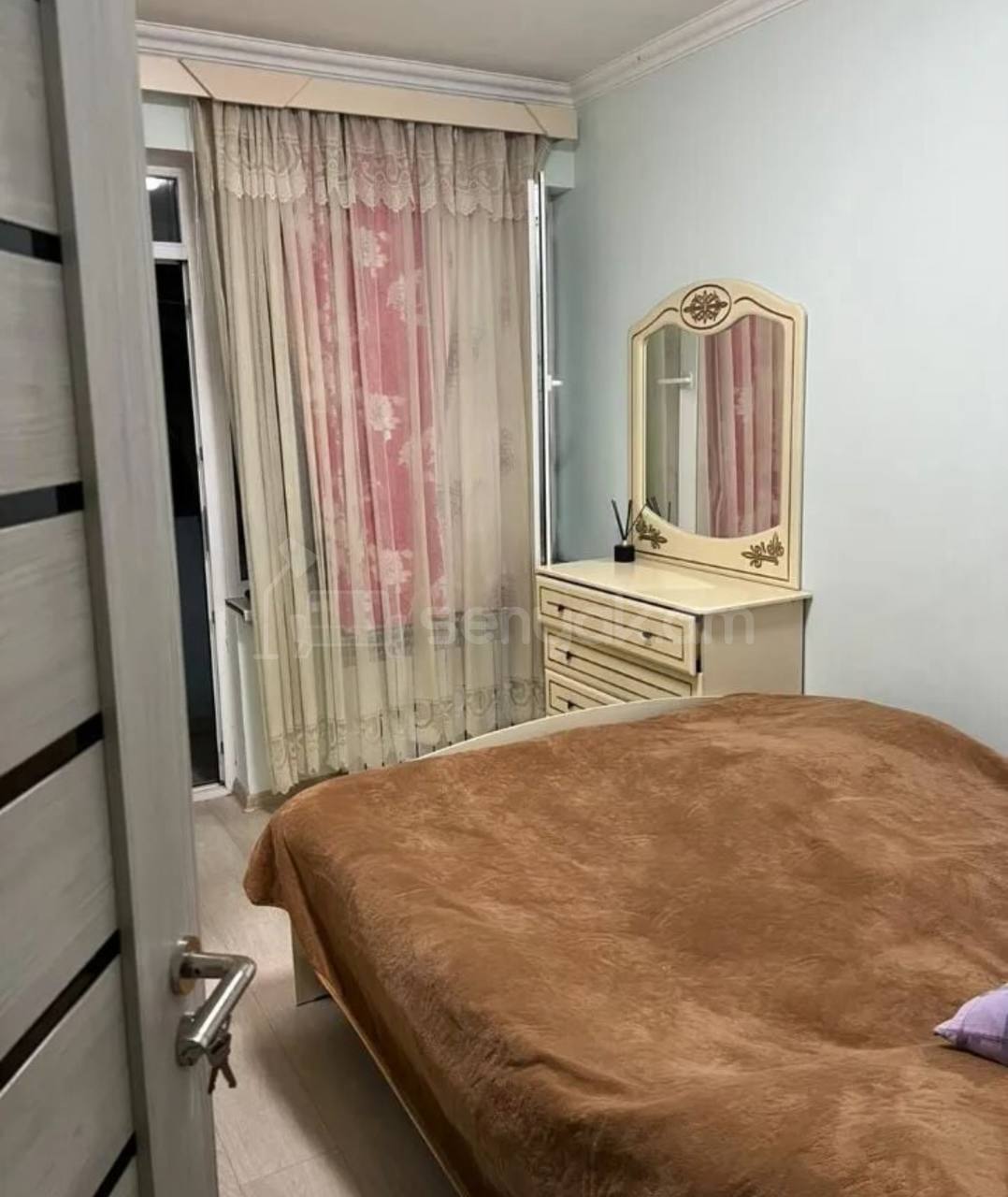 2 Սենյականոց Բնակարան Քարե Շենքում, 44քմ, 5/5 հարկ, Նորմալ Վիճակում, Կահավորված