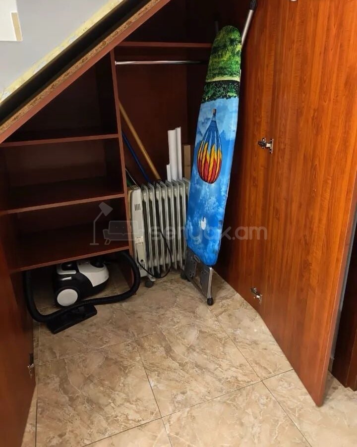 4 Սենյականոց Բնակարան, 102քմ, 3/5 հարկ, Կապիտալ Վերանորոգված, Կահավորված