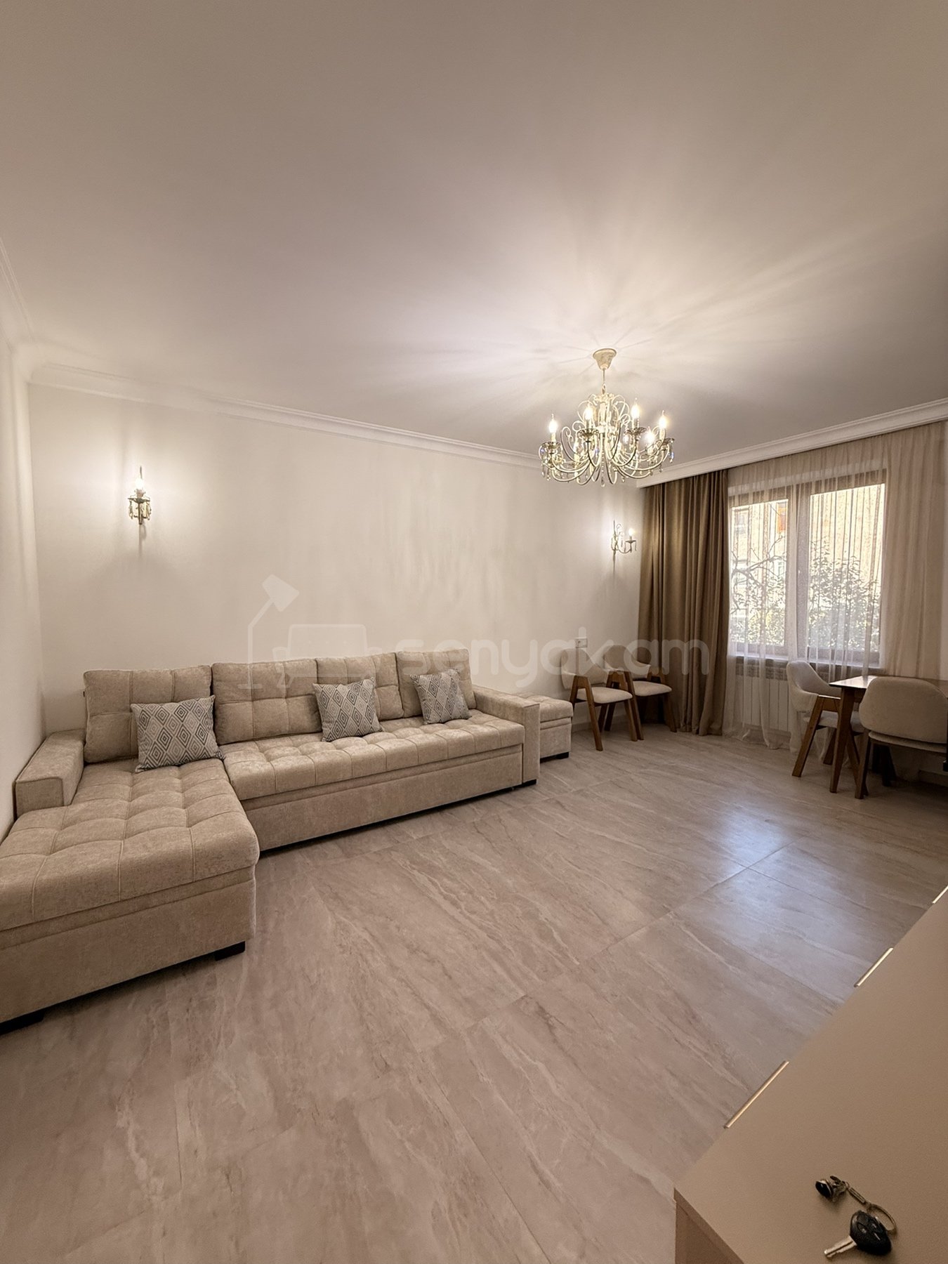 2 Սենյականոց Բնակարան Քարե Շենքում, 60քմ, 4/5 հարկ, Դիզայներական Վերանորոգված, Կահավորված