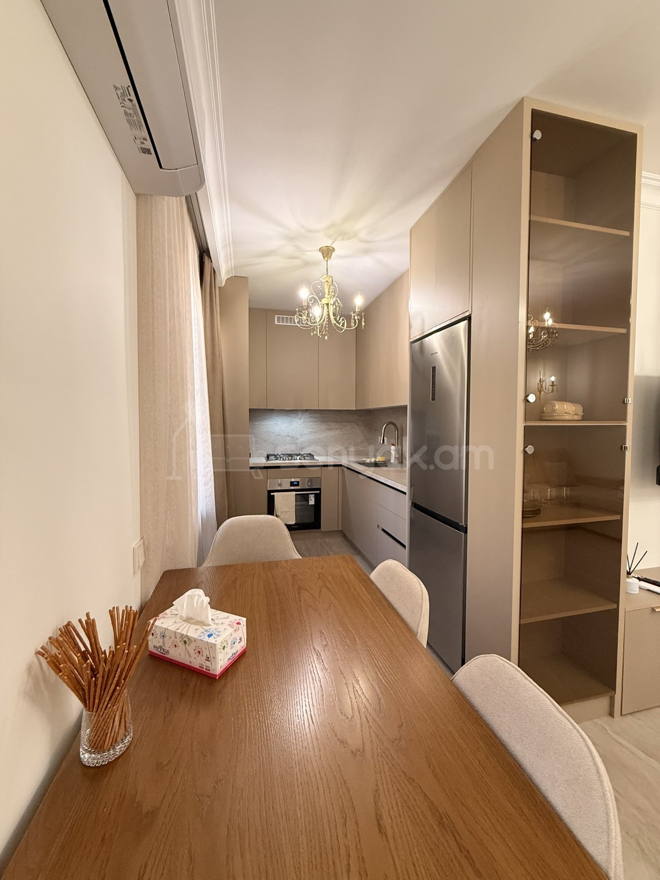 2 Սենյականոց Բնակարան Քարե Շենքում, 60քմ, 4/5 հարկ, Դիզայներական Վերանորոգված, Կահավորված