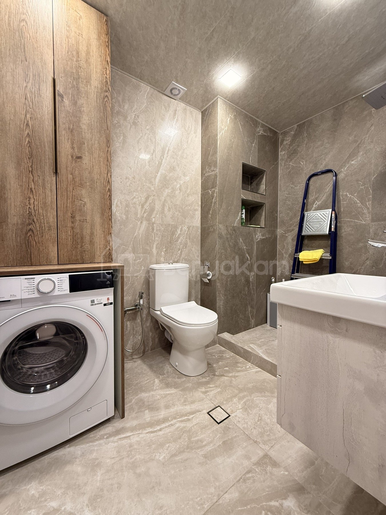 2 Սենյականոց Բնակարան Քարե Շենքում, 60քմ, 4/5 հարկ, Դիզայներական Վերանորոգված, Կահավորված