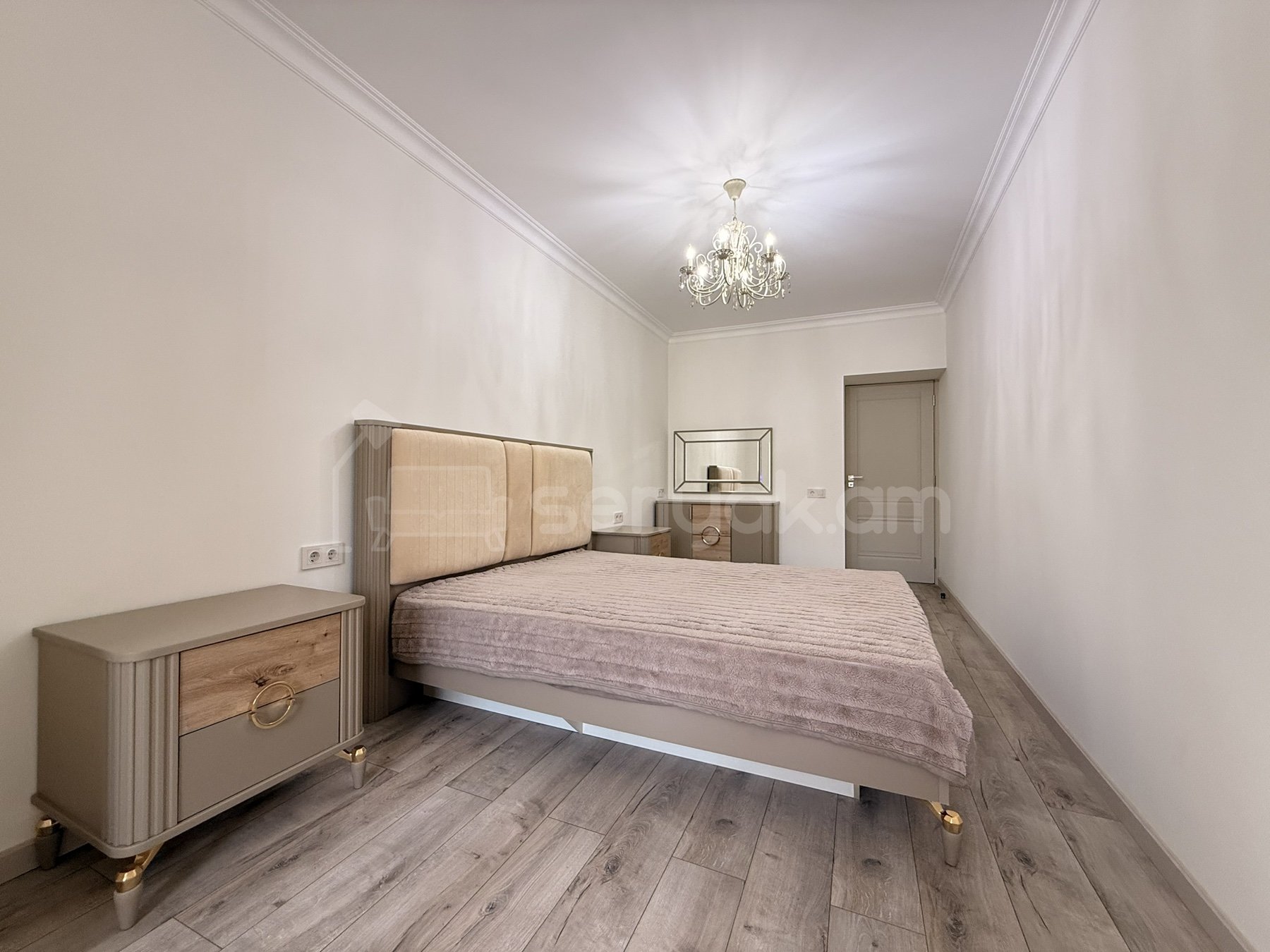 2 Սենյականոց Բնակարան Քարե Շենքում, 60քմ, 4/5 հարկ, Դիզայներական Վերանորոգված, Կահավորված