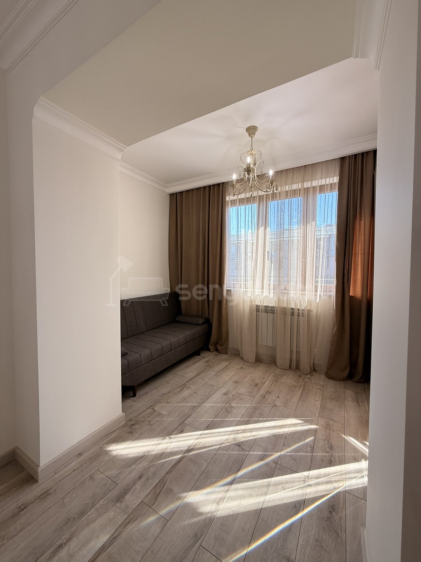 2 Սենյականոց Բնակարան Քարե Շենքում, 60քմ, 4/5 հարկ, Դիզայներական Վերանորոգված, Կահավորված