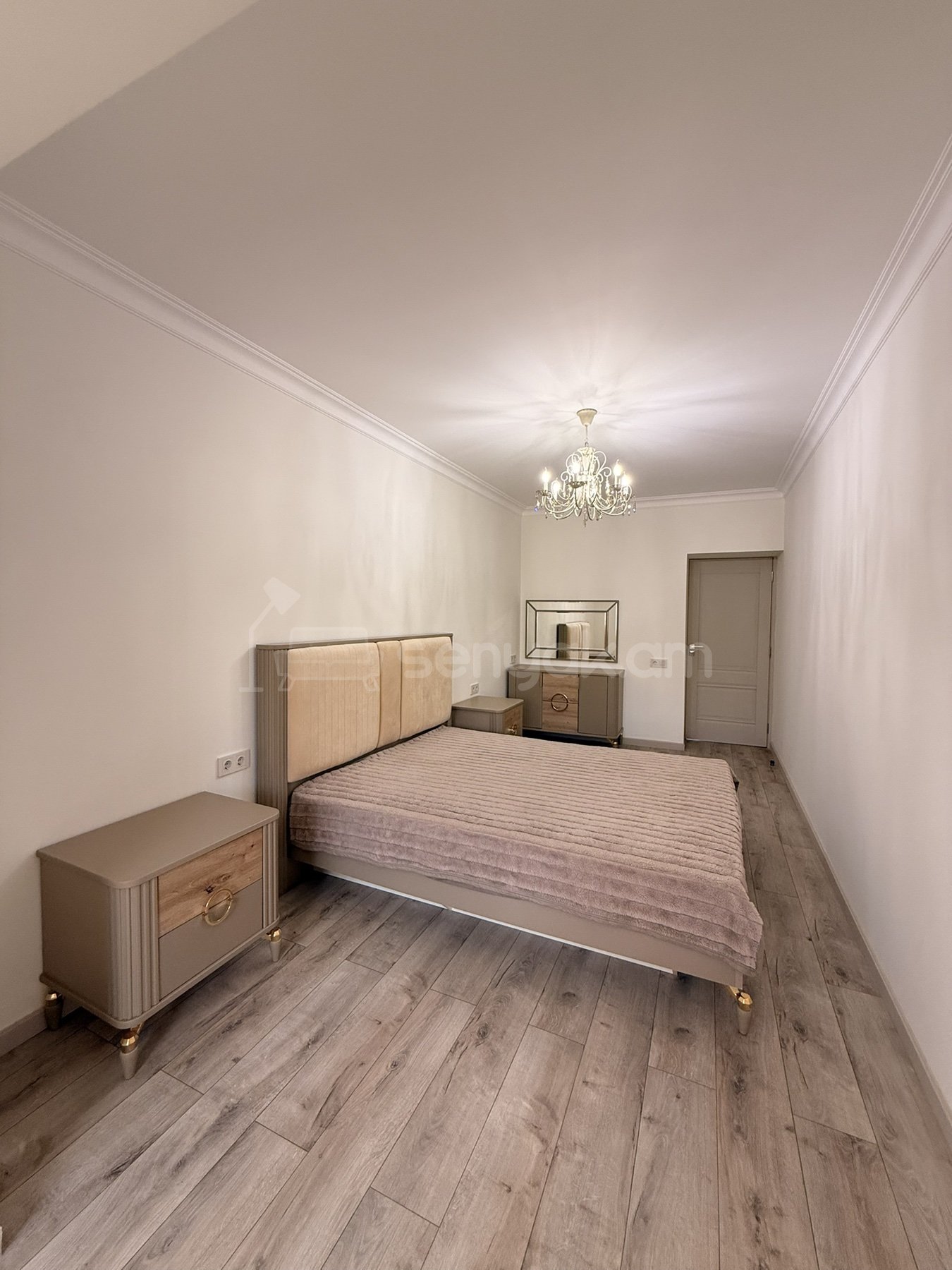 2 Սենյականոց Բնակարան Քարե Շենքում, 60քմ, 4/5 հարկ, Դիզայներական Վերանորոգված, Կահավորված