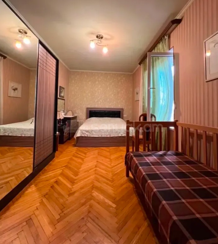 3 Սենյականոց Բնակարան Քարե Շենքում, 82քմ, 5/5 հարկ, Կապիտալ Վերանորոգված