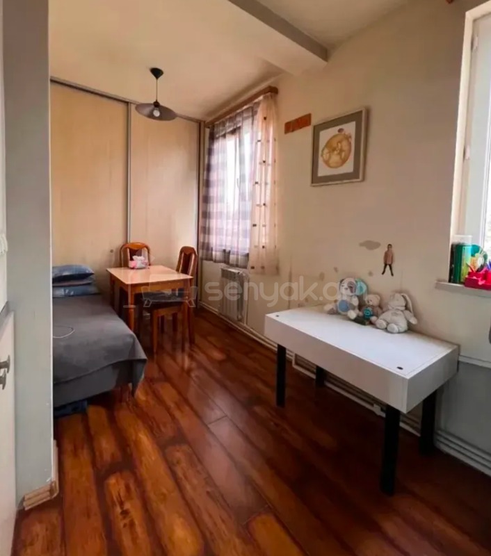 3 Սենյականոց Բնակարան Քարե Շենքում, 82քմ, 5/5 հարկ, Կապիտալ Վերանորոգված