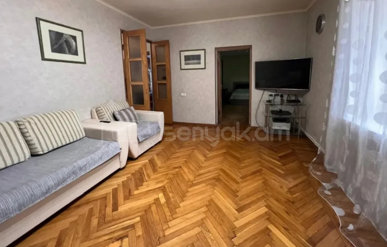 3 Սենյականոց Բնակարան Քարե Շենքում, 82քմ, 5/5 հարկ, Կապիտալ Վերանորոգված