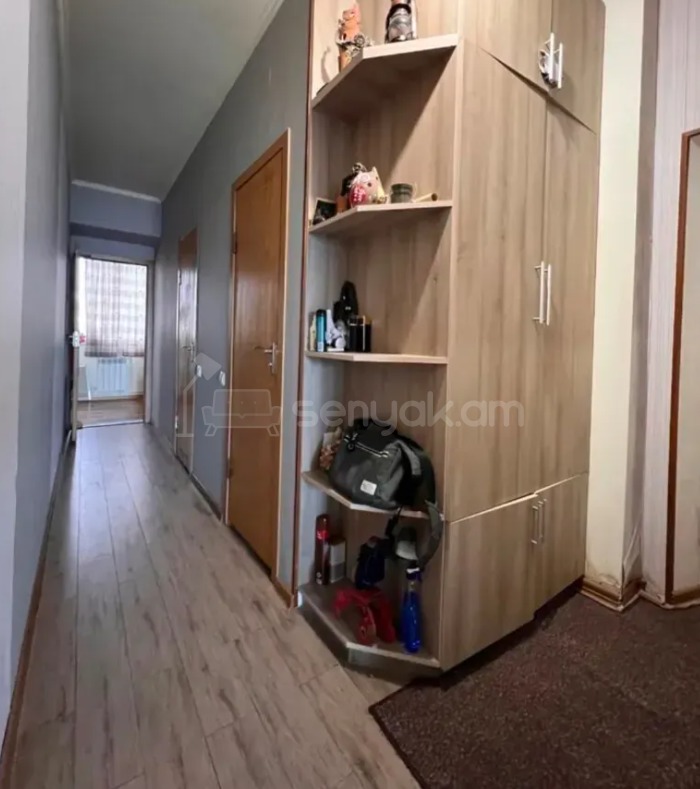 3 Սենյականոց Բնակարան Քարե Շենքում, 82քմ, 5/5 հարկ, Կապիտալ Վերանորոգված