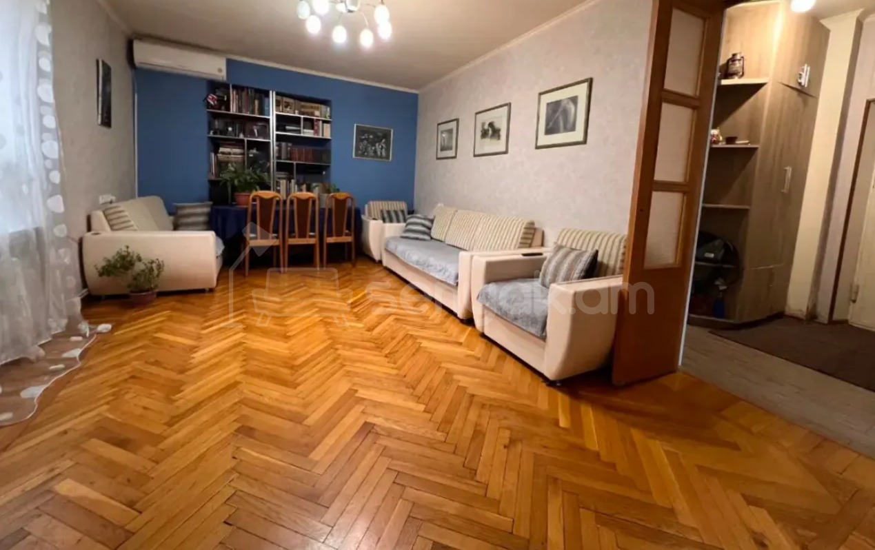 3 Սենյականոց Բնակարան Քարե Շենքում, 82քմ, 5/5 հարկ, Կապիտալ Վերանորոգված