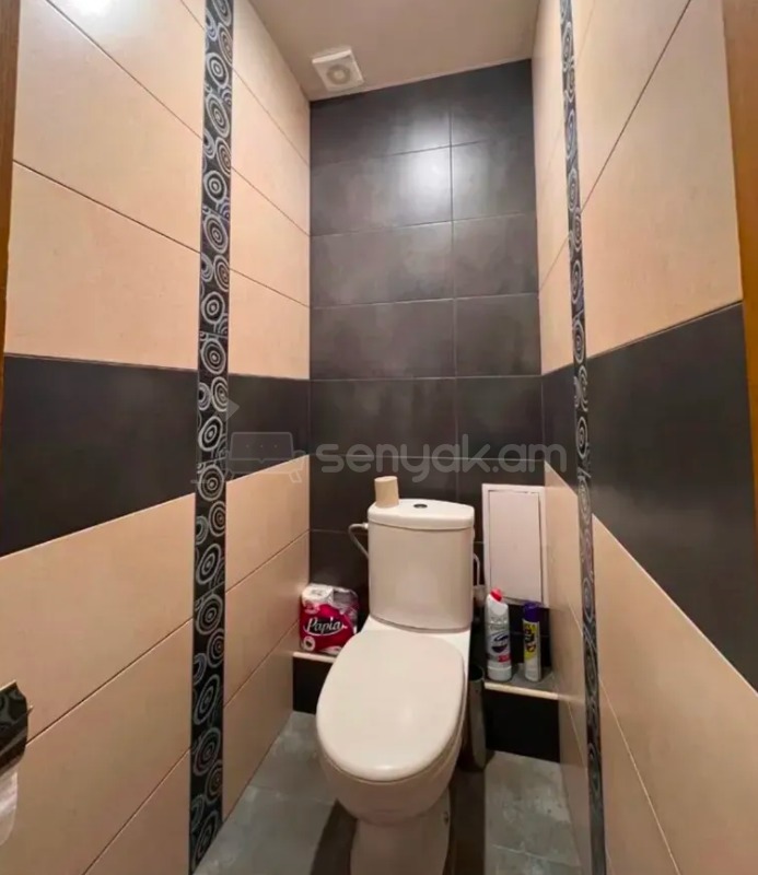 3 Սենյականոց Բնակարան Քարե Շենքում, 82քմ, 5/5 հարկ, Կապիտալ Վերանորոգված