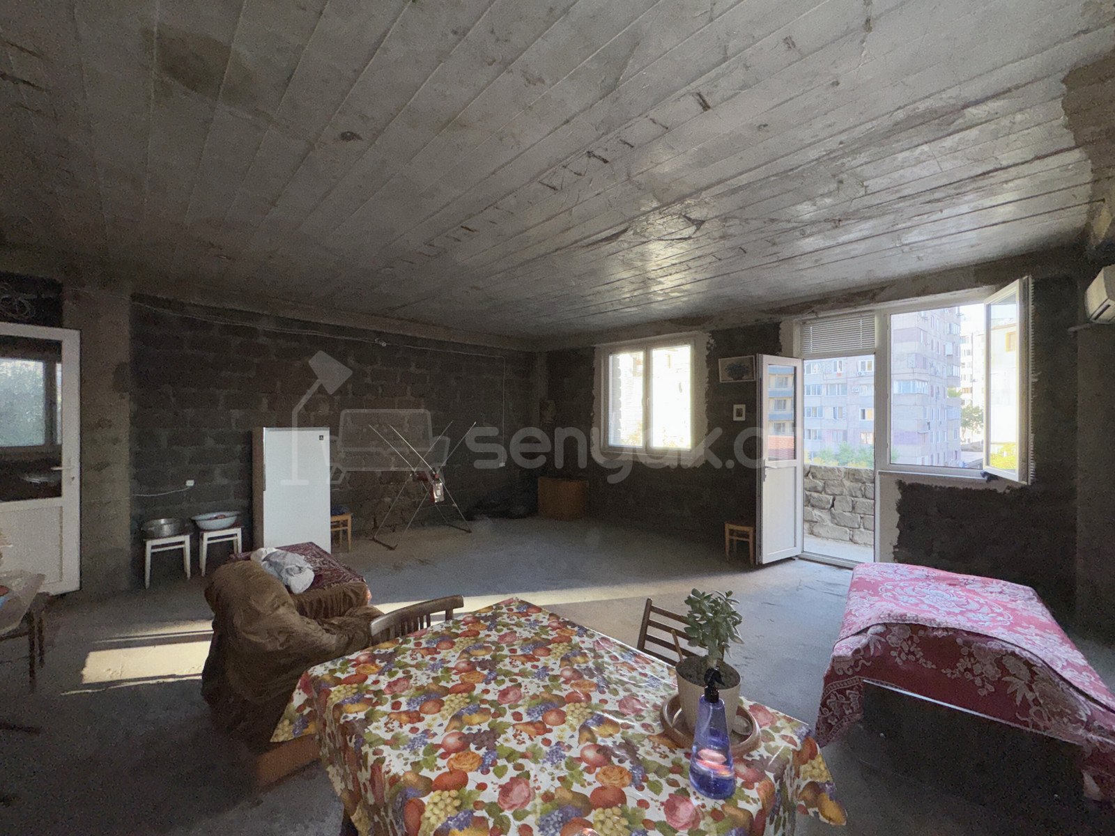 4 Սենյականոց Բնակարան Քարե Շենքում, 135քմ, 3/5 հարկ, Նորմալ Վիճակում