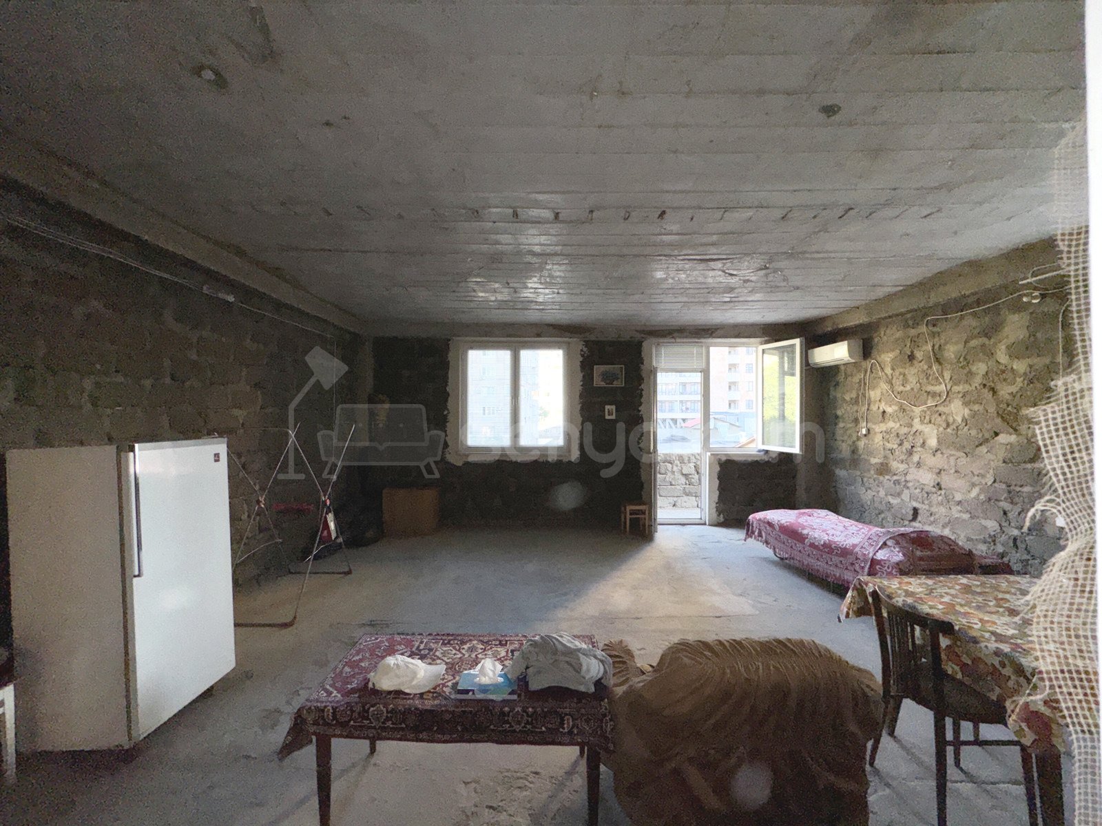 4 Սենյականոց Բնակարան Քարե Շենքում, 135քմ, 3/5 հարկ, Նորմալ Վիճակում