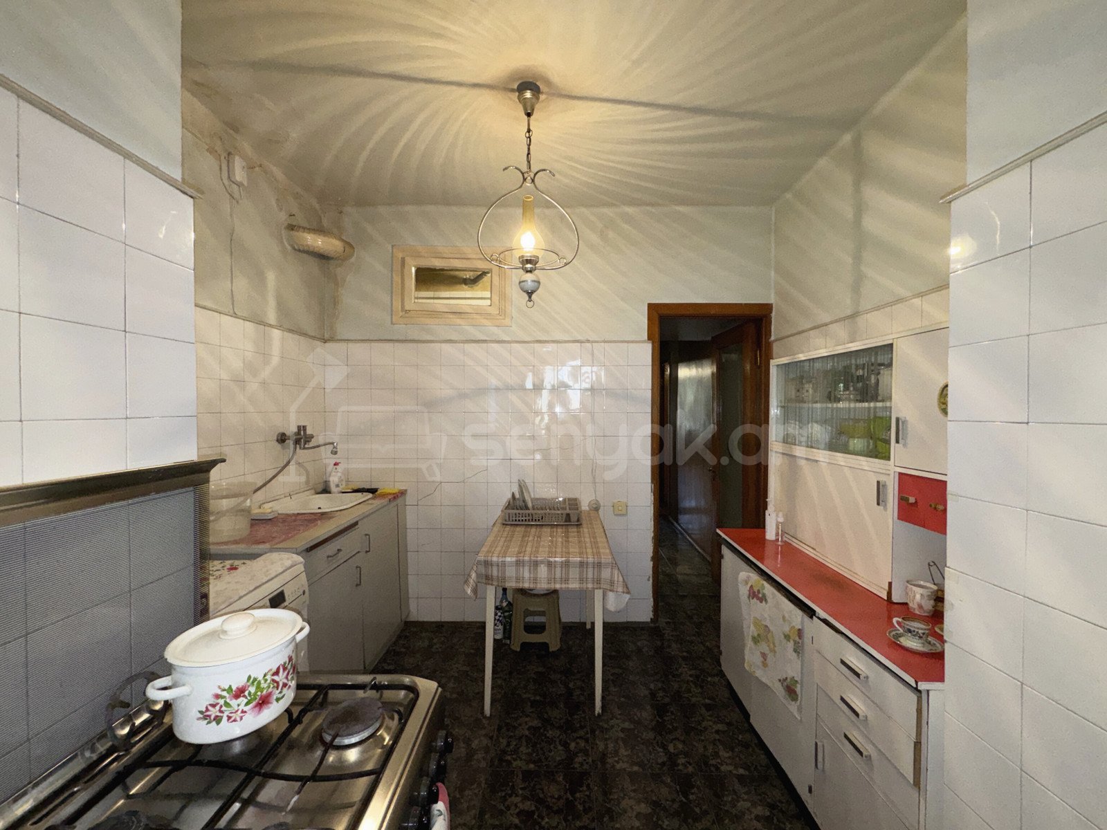 4 Սենյականոց Բնակարան Քարե Շենքում, 135քմ, 3/5 հարկ, Նորմալ Վիճակում